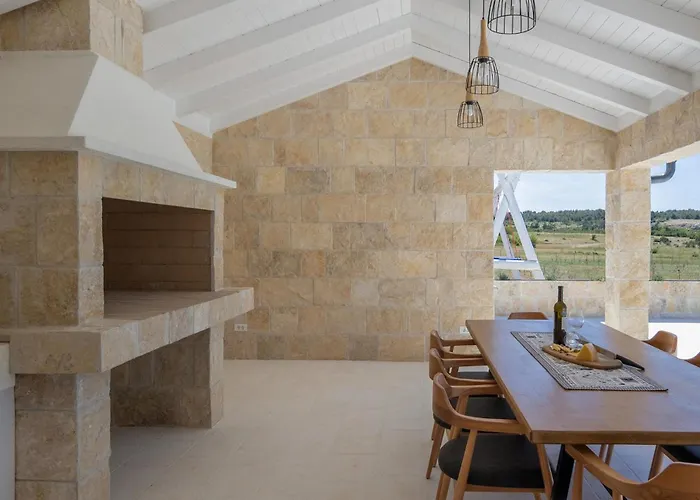 Vila Charming Viliska With Heated Pool Sveti Filip i Jakov