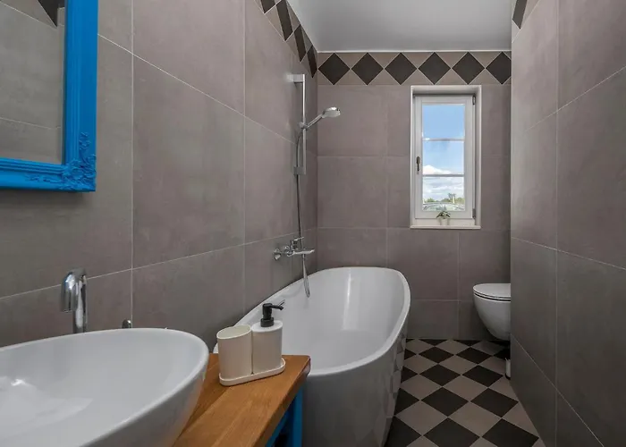 Charming Viliska With Heated Pool Vila Sveti Filip i Jakov