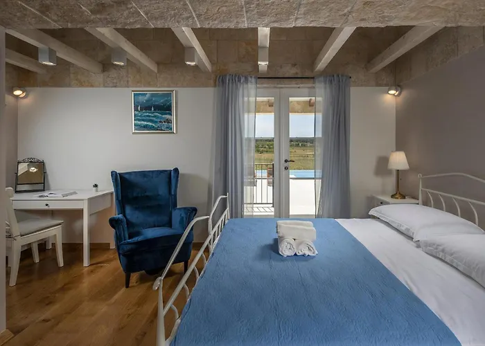 Charming Viliska With Heated Pool * Sveti Filip i Jakov