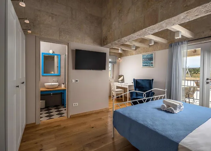 Charming Viliska With Heated Pool Sveti Filip i Jakov