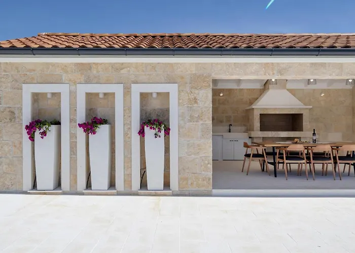 Charming Viliska With Heated Pool Vila