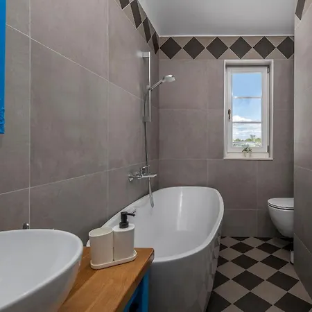 Charming Viliska With Heated Pool Villa Sveti Filip i Jakov