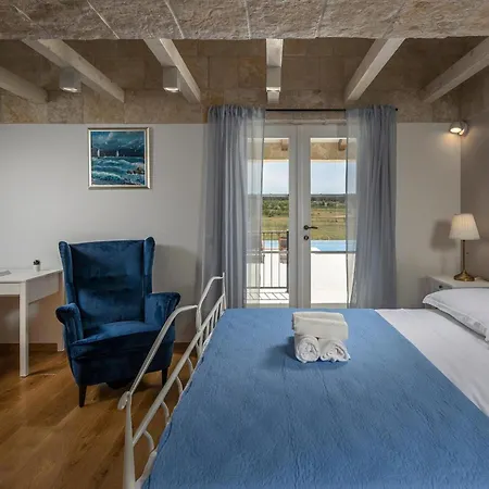 Charming Viliska With Heated Pool * Sveti Filip i Jakov