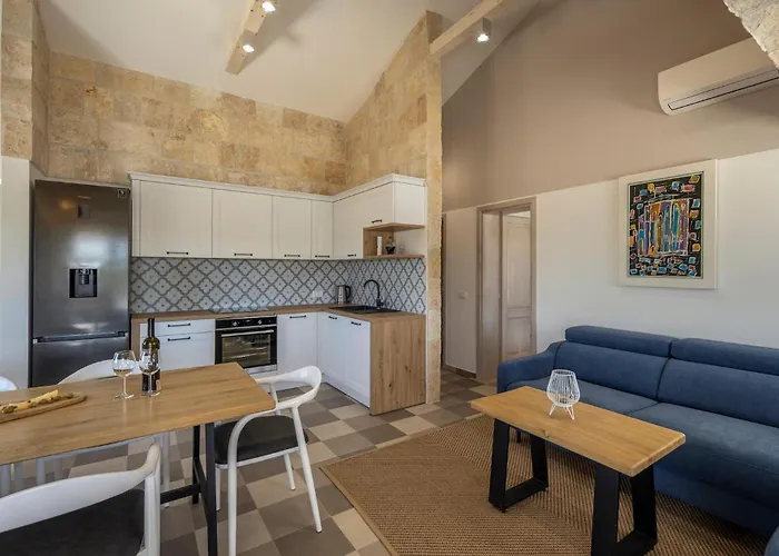 Charming Viliska With Heated Pool Βίλα Sveti Filip i Jakov
