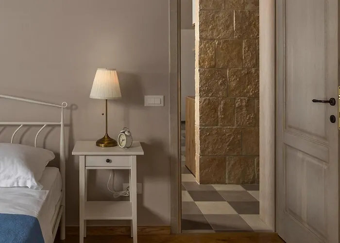 Charming Viliska With Heated Pool Sveti Filip i Jakov