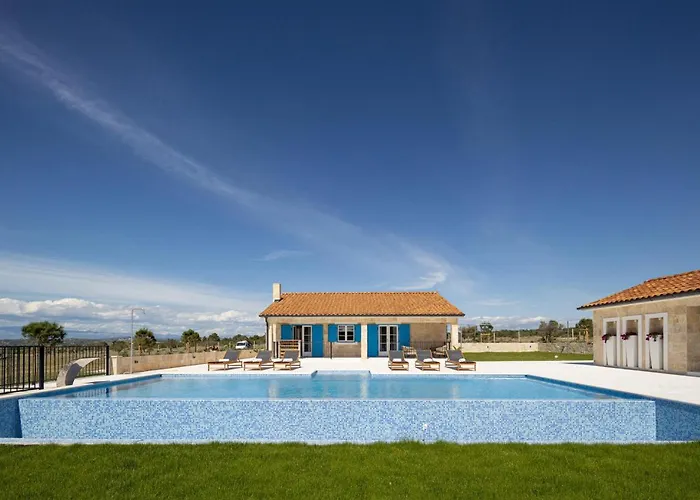 Charming Viliska With Heated Pool Villa Sveti Filip i Jakov